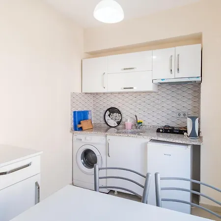 Near To Center And * Μαρμαρίς