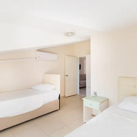 Near To Center And * Μαρμαρίς